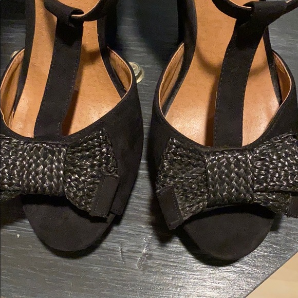 Crown Vintage open toe T-Strap Wedge - Picture 4 of 8